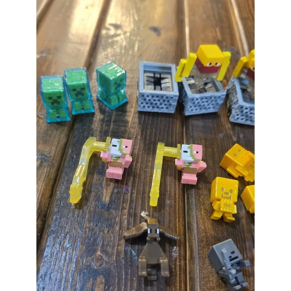 Lego Minecraft Minifigures And Accessories Lot Of 25‎